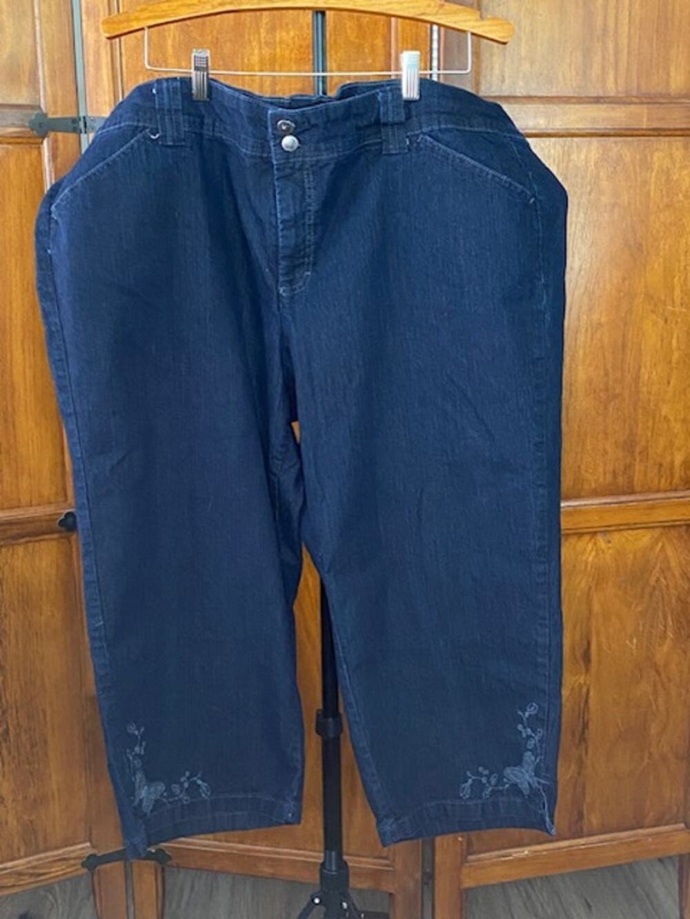 JMS Just My Size Classic Stretch Capri Jeans Womens 26W Dark Wash Butterfly Plus